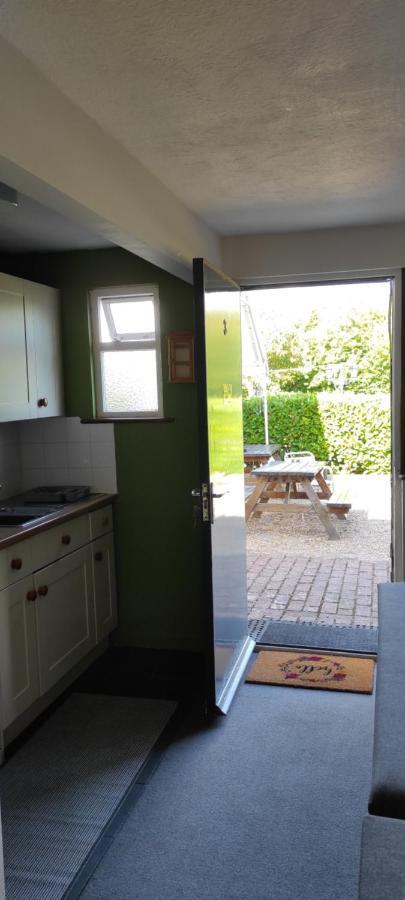 Garden Flat At The Infamous Piltdown Man Pub Apartment Fletching Exterior photo